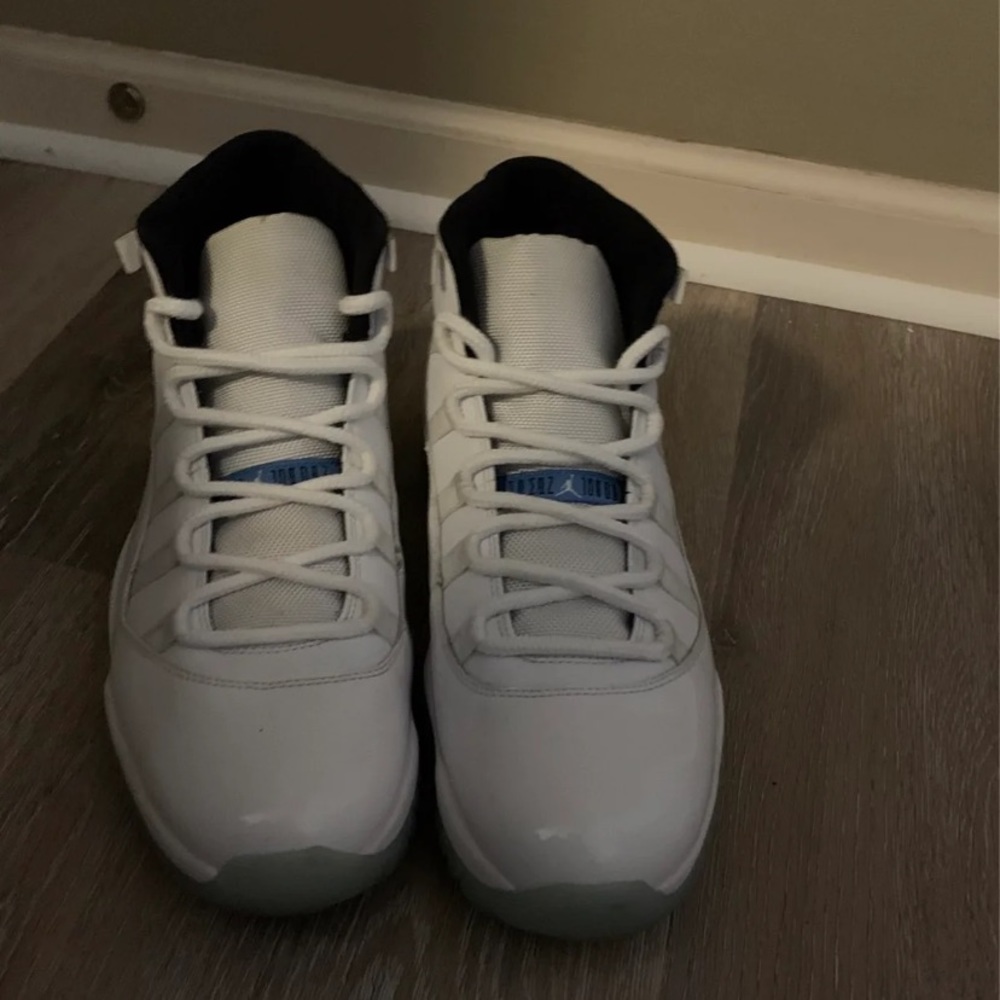 Jordan 11 Legend blue